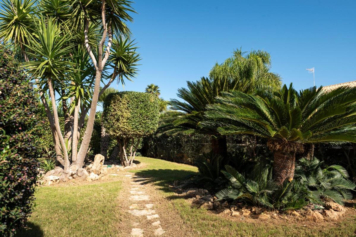 Villa Plumeria Campofelice Di Roccella Extérieur photo
