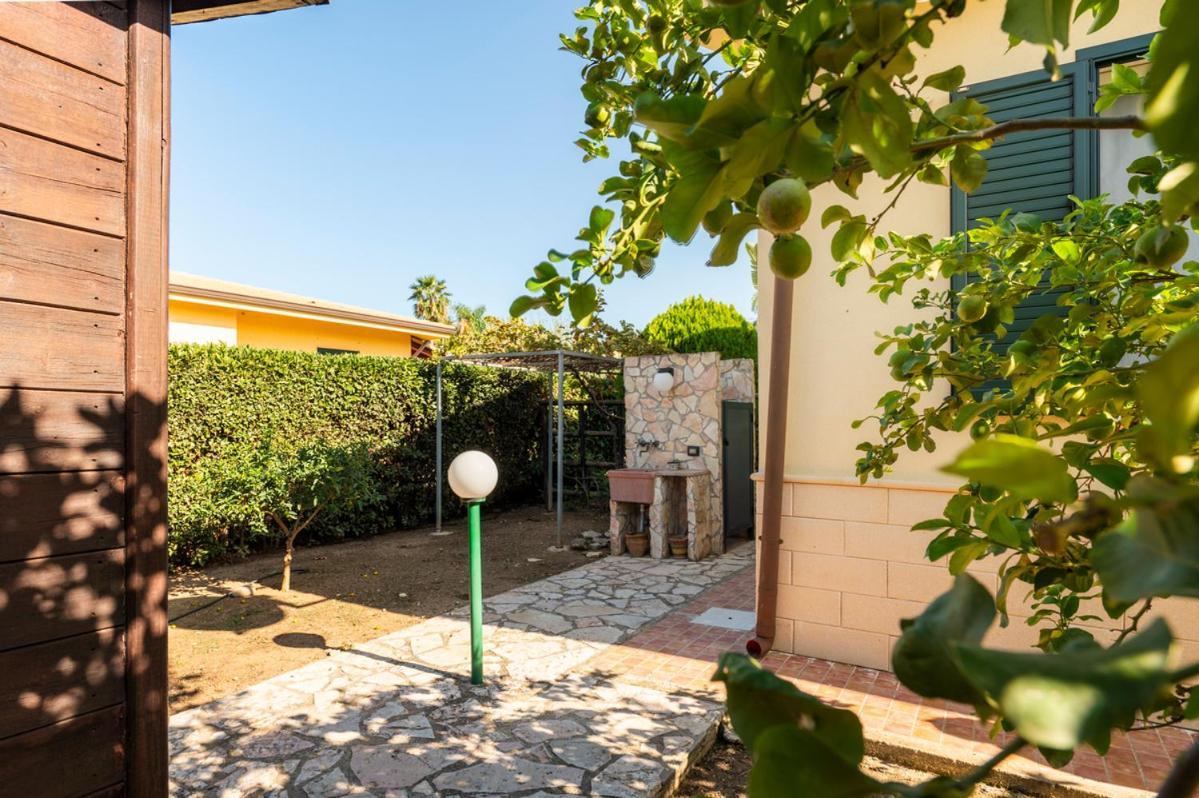 Villa Plumeria Campofelice Di Roccella Extérieur photo
